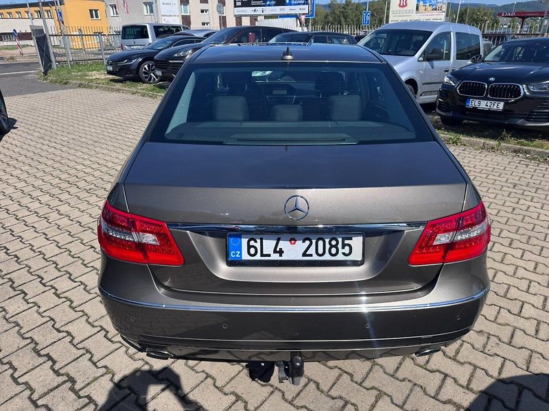 Mercedes-Benz Třídy E (2010) 200 CGI 1,8 135 KW AVANTGARDE - fotka 4 z 50