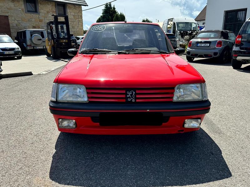 Peugeot 205 GTI 1.9 88 kW - fotka 2 z 16