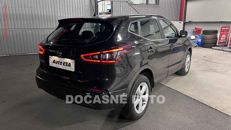 Nissan Qashqai (2021) 1.3 DIG-T, 2.maj,ČR, Acenta - fotka 2 z 3