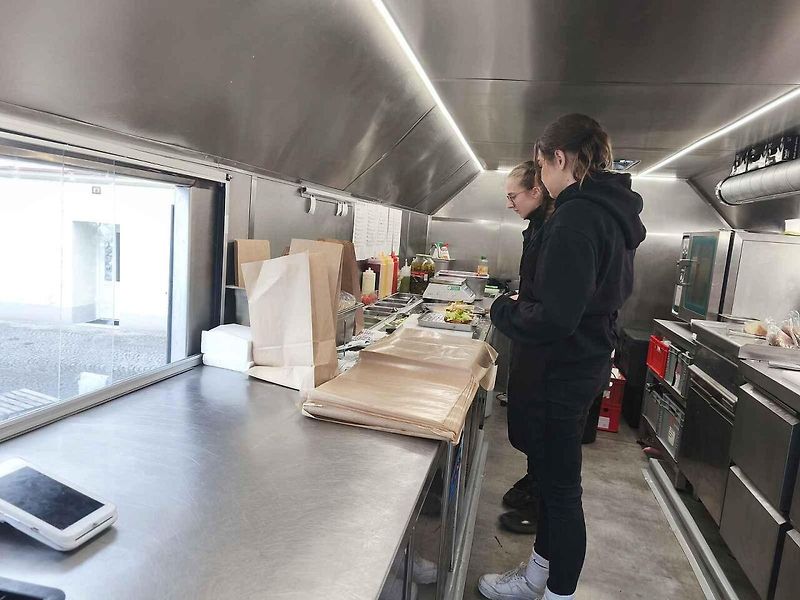 Vojenská V3S nyní slouží jako pojízdná burgrárna.