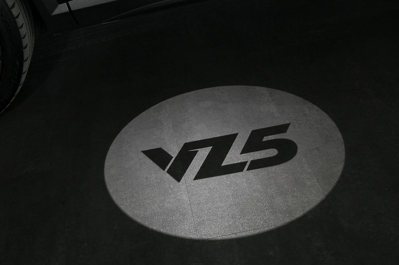 Cupra Formentor VZ5 2.5TSI 287kW Sabelt Beats - fotka 13 z 37