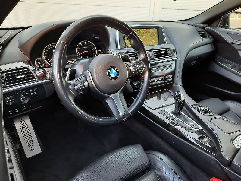 BMW Řada 6 (2014) 650i xDrive - fotka 14 z 17
