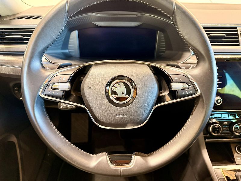 Škoda Superb 2.0 TDi 110 Kw DSG Style Plus - fotka 7 z 28