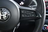 Alfa Romeo Giulia 2,0T 16V 206kW AT8-Q4 VELOCE - náhled 24
