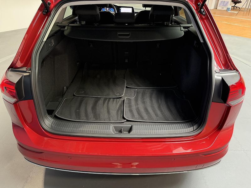Volkswagen Golf 1.5 TSI EVO 110 kW Style Varia - fotka 16 z 17