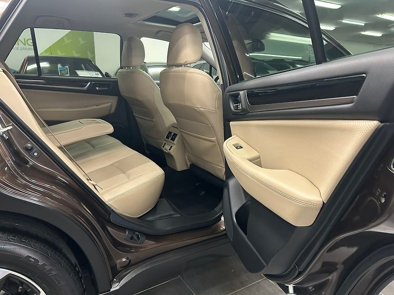 Subaru Outback (2018) 2.5 Executive 2018 | Záruka - fotka 29 z 63