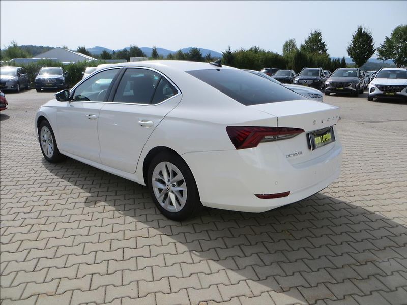 Škoda Octavia 2,0 TDI Style ČR Kamera Výhřev - fotka 5 z 29