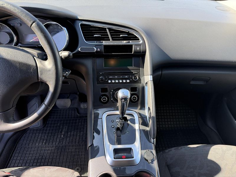Peugeot 3008 1.6i 16V - fotka 18 z 21