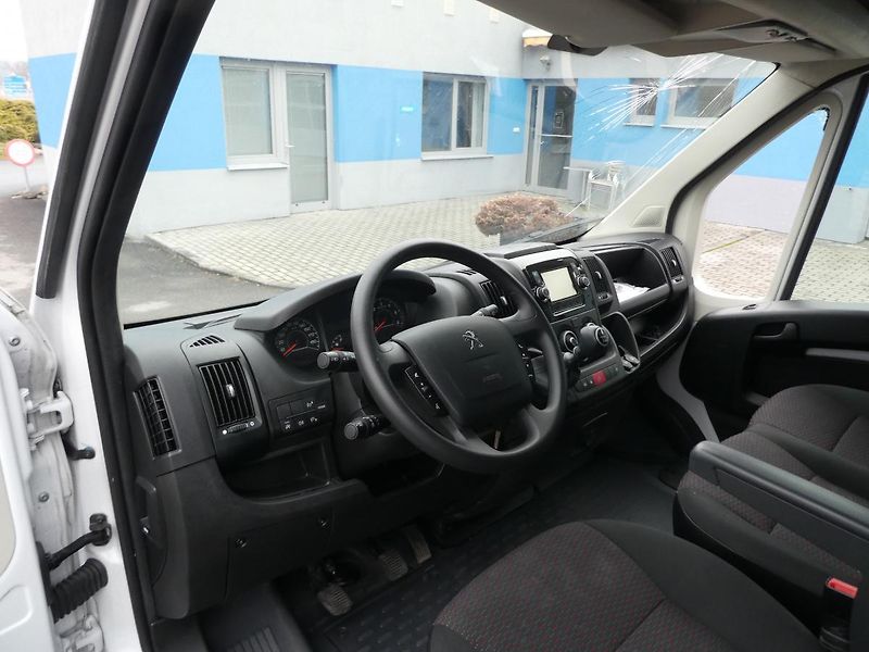 Peugeot Boxer 2,2D 96kW  - fotka 6 z 10