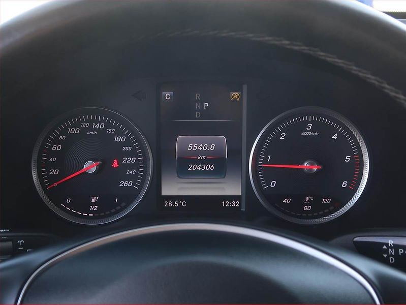 Mercedes-Benz GLC (2016) 220 d 4MATIC, 4X4 - fotka 11 z 16