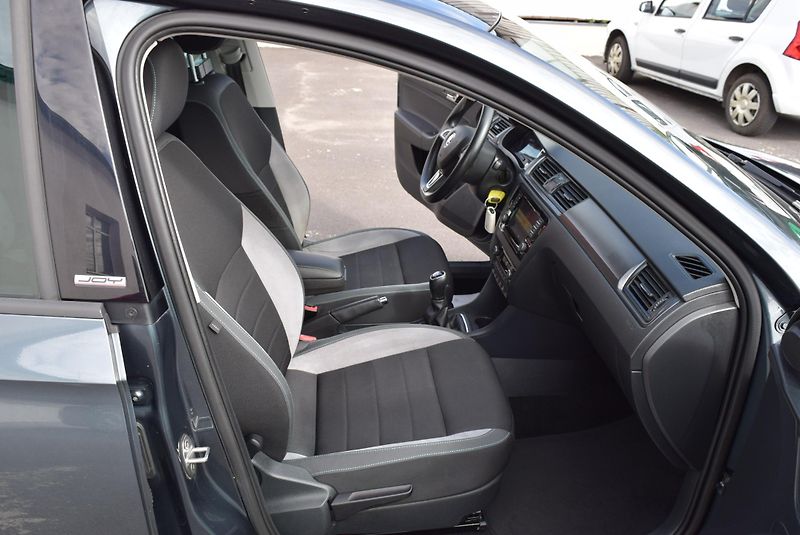 Škoda Rapid (2016) 1.2TSI 66kw AMBITION JOY XENON - fotka 30 z 49