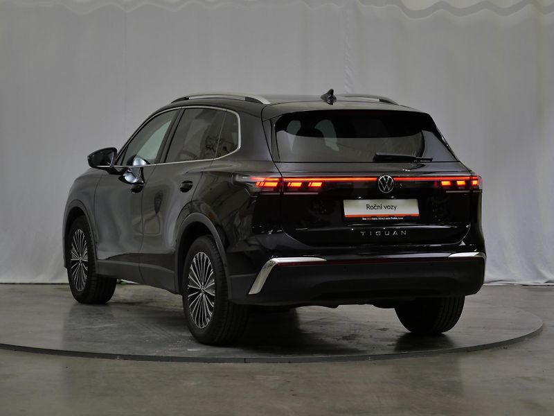 Volkswagen Tiguan - fotka 7 z 25