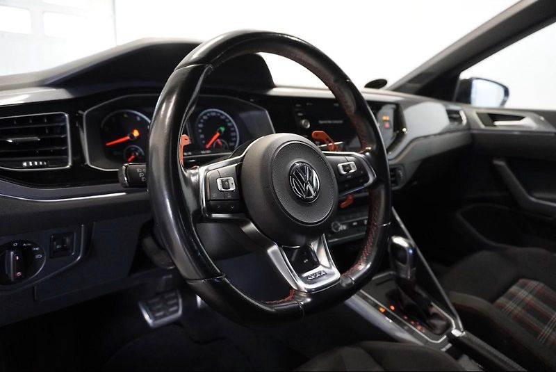 Volkswagen Polo  2,0 TSI GTI 147kW DSG6 - fotka 15 z 28