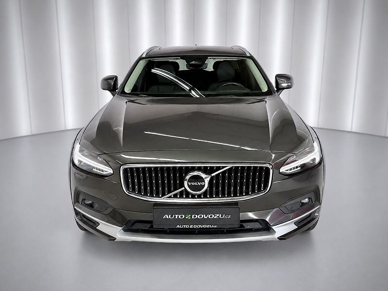 Volvo V90 B4 AWD ADVANCED, H&K, PANO, KE - fotka 2 z 26