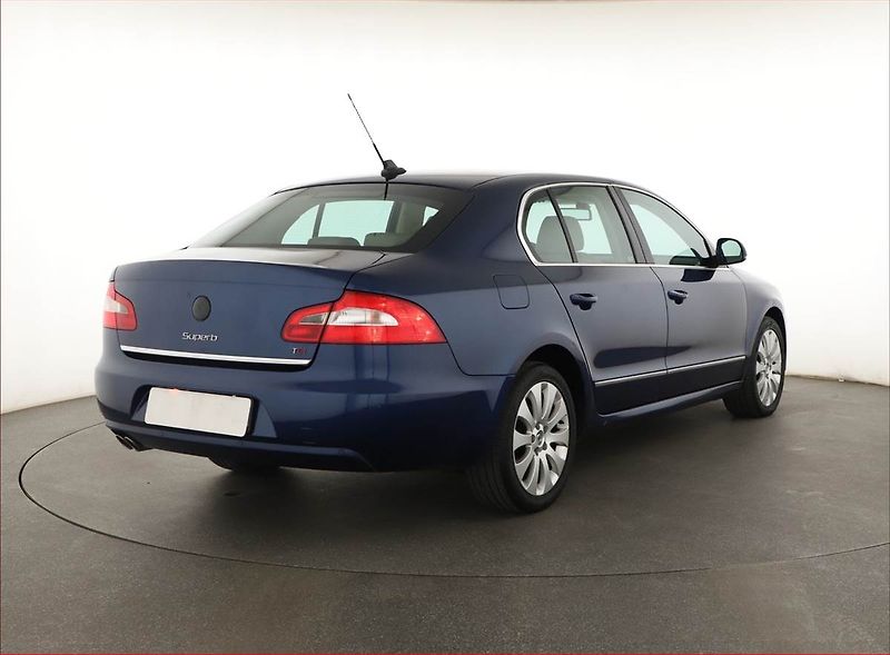 Škoda Superb (2008) Elegance 2.0 TDI, Xenony - fotka 5 z 19