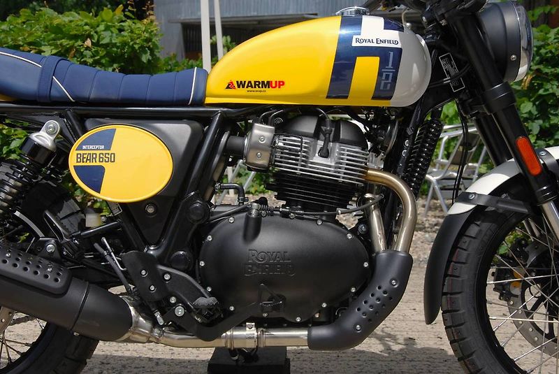 Royal Enfield (2026) Bear 650 WILD HONEY - fotka 13 z 25