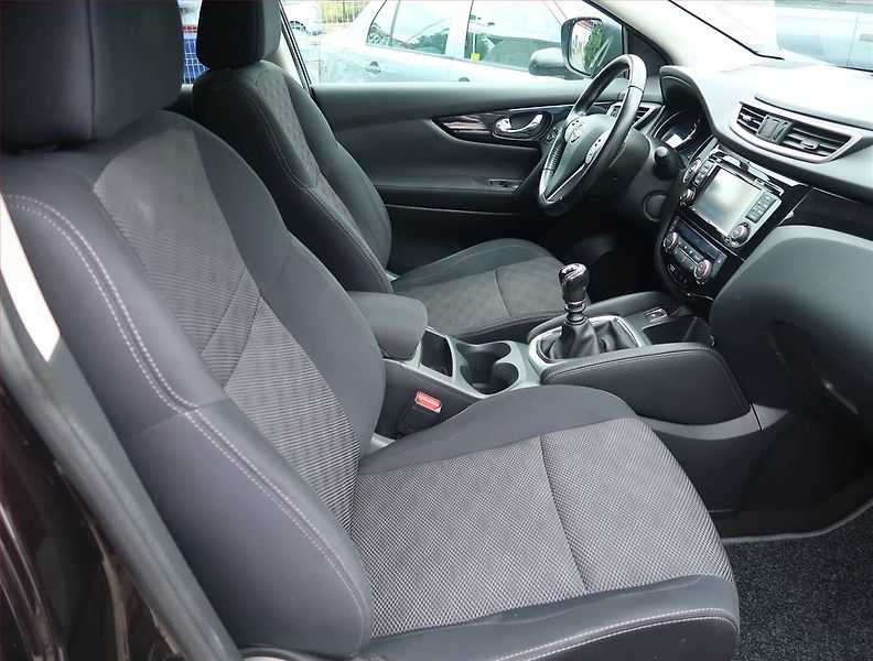 Nissan Qashqai (2015) 1.2 DIG-T, ČR,1.maj - fotka 9 z 15