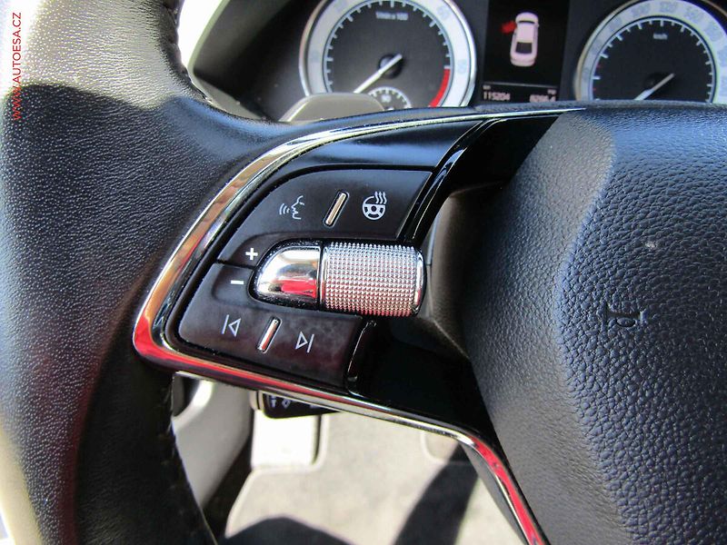 Škoda Superb (2021) 2.0 TDi, ČR, DSG, navi, LED - fotka 13 z 20