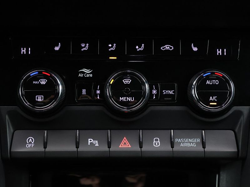 Škoda Karoq 2,0 TDI DSG 4x4 Sportline DPH - fotka 28 z 37