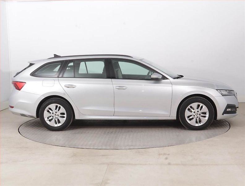 Škoda Octavia (2022) Ambition 2.0 TDI, ČR,1.maj - fotka 6 z 15