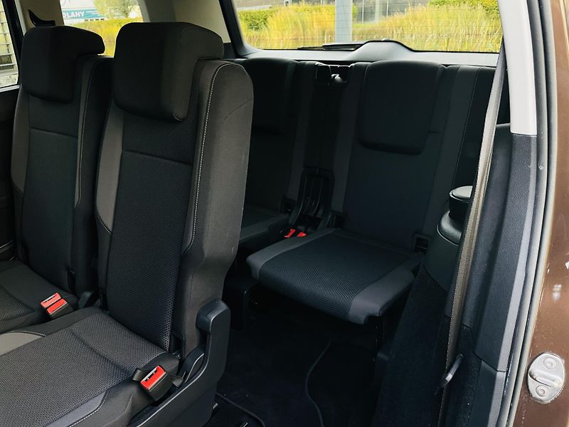 Volkswagen Touran 1.2TSI MANUÁL 7MÍST SERVISKA - fotka 31 z 42