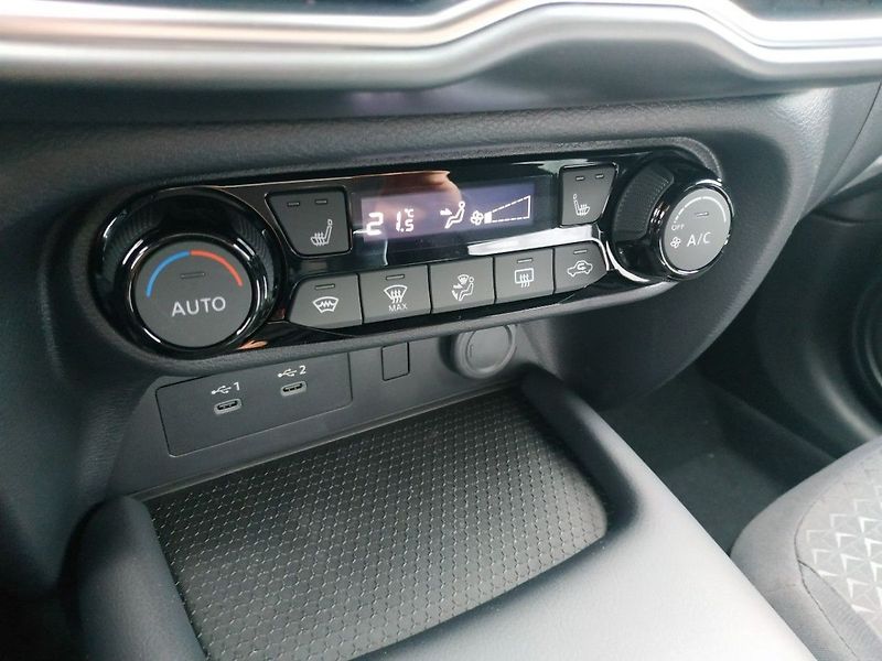 Nissan Juke 1.0 DIG-T, MT, N-CONN, SKLADEM - fotka 21 z 26