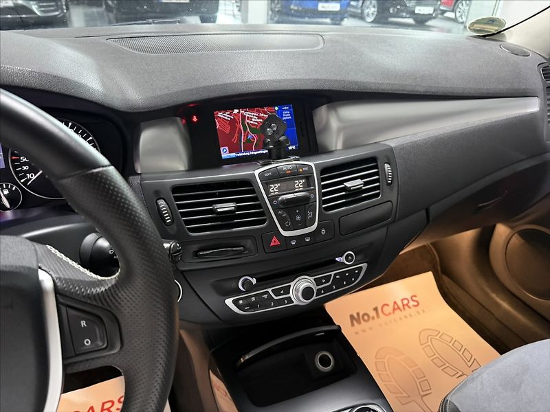 Renault Laguna 2,0   DCi GT 4CONTROL BI-XEN - fotka 12 z 42