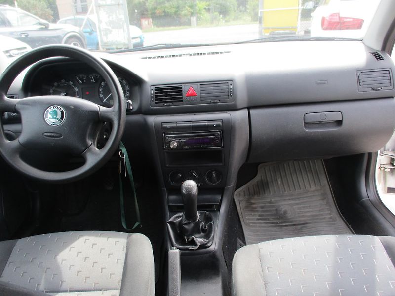 Škoda Octavia (2007) combi 1,6 - fotka 7 z 11