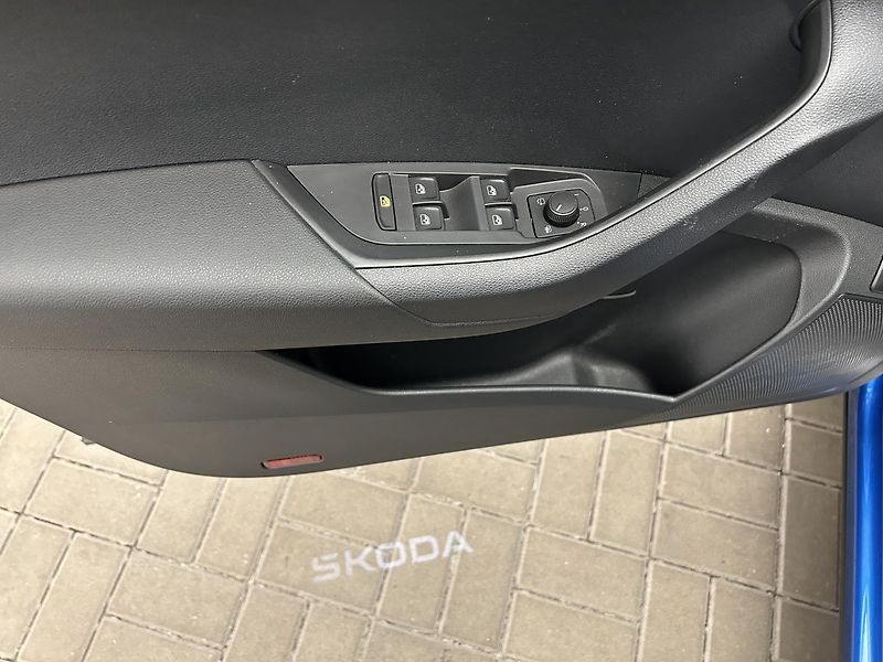 Škoda Karoq 2.0 TDI Top selection - fotka 13 z 21