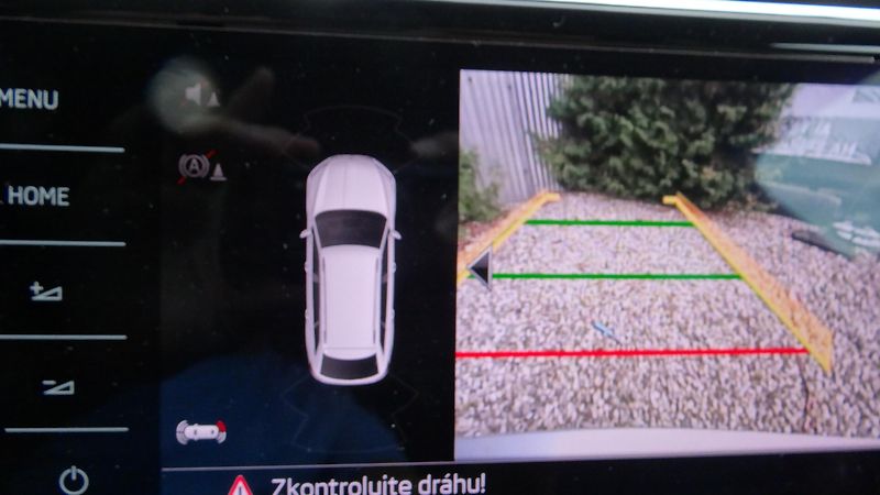 Škoda Superb Kombi 2.0TDi DSG Style plus - fotka 37 z 40