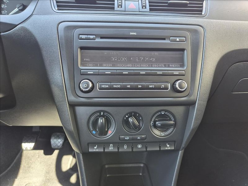 Škoda Rapid 1,2 TSi Klima Tempomat Alu TZ - fotka 25 z 27