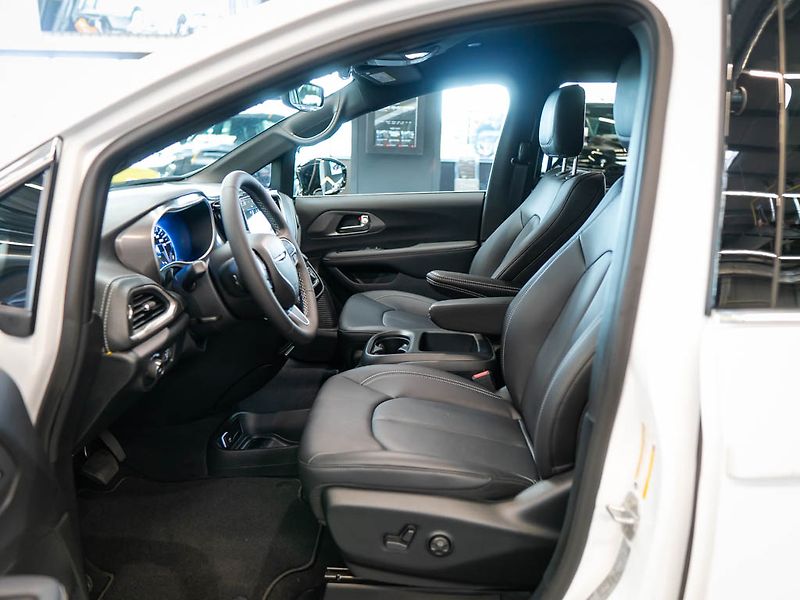 Chrysler Pacifica (2026) 3.6 Select AWD, 360 Cam 2x LCD - fotka 14 z 33