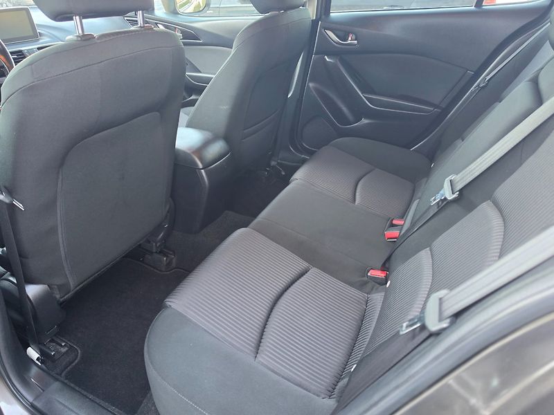 Mazda 3 (2016) 2.0 i Skyactiv, Navi, Tažné - fotka 12 z 18