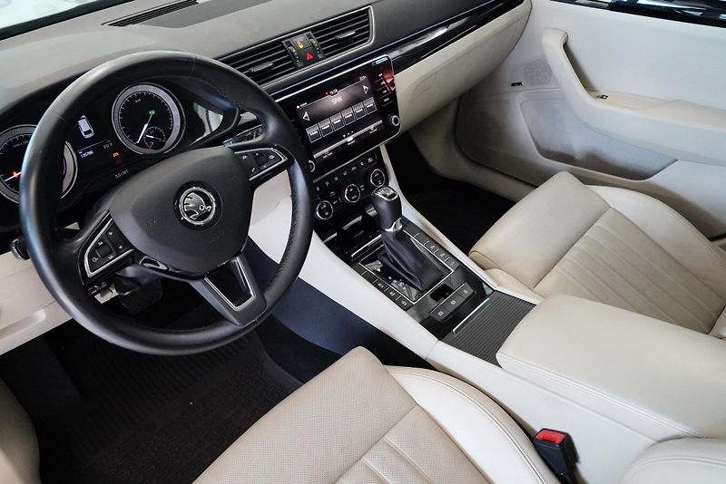 Škoda Superb - fotka 14 z 28