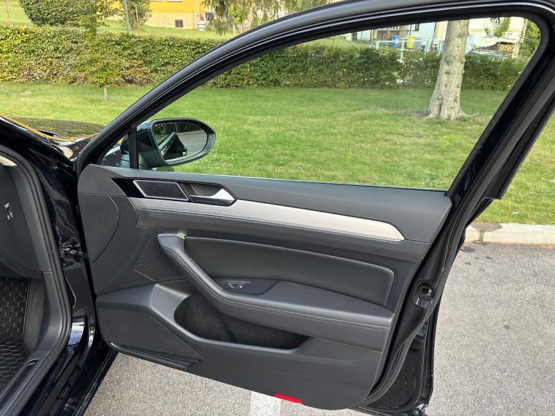 Volkswagen Passat (2019) 2.0 TDI, DSG, VW servis, DPH - fotka 9 z 11