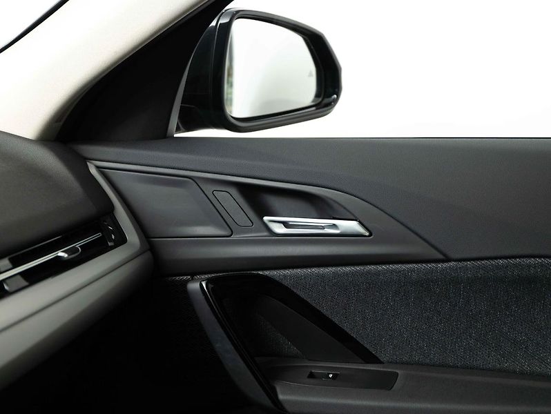 BMW X2 sDrive20i - fotka 16 z 23