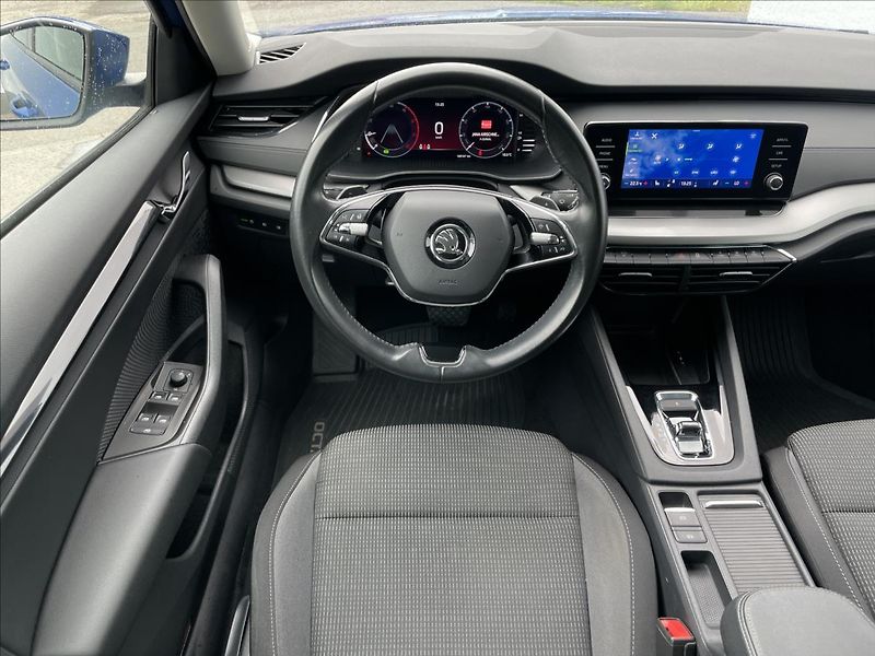 Škoda Octavia 2,0 TDI DSG Ambition Plus PDC - fotka 7 z 23