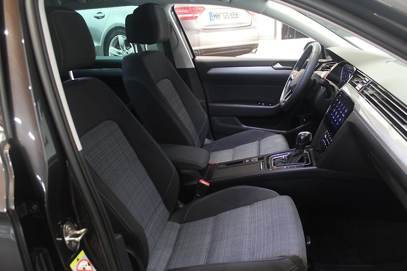 Volkswagen Passat (2022) 2.0TDI DSG Display Nez.Topení - fotka 22 z 36