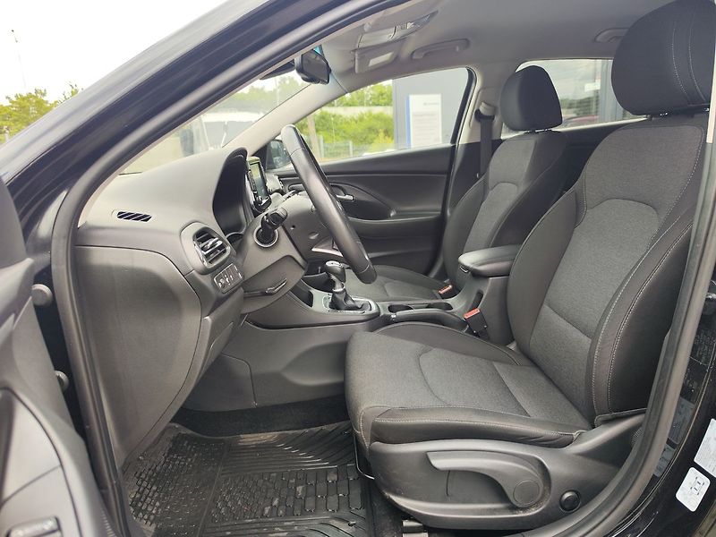 Hyundai i30 1.5 T-GDi/117kW Smart MHEV - fotka 13 z 31