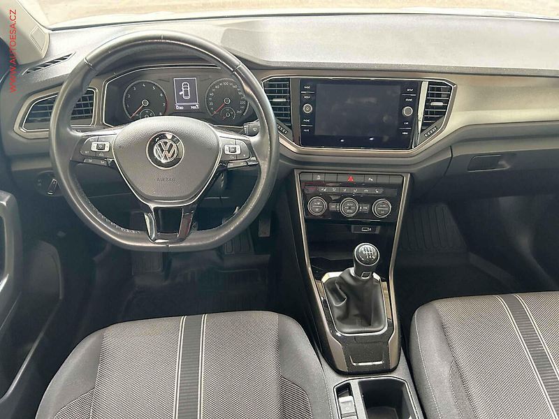 Volkswagen T-Roc (2018) 1.5TSi, autoAC - fotka 8 z 15