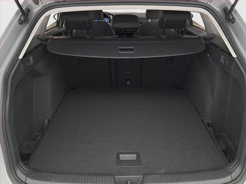 Volkswagen Golf (2023) 1.5 TSI - fotka 13 z 21