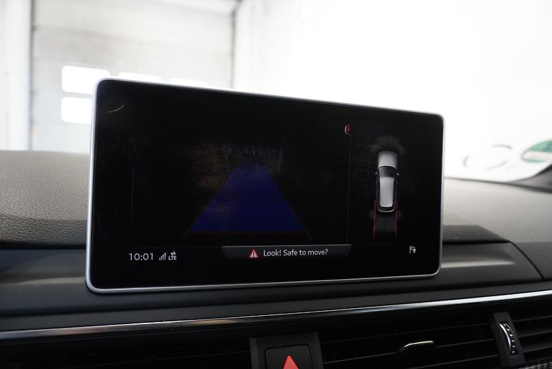 Audi A4 (2016) 2.0 TDI 140kW QUATTRO S TRONIC - fotka 32 z 37