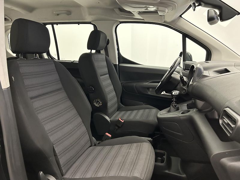 Opel Combo 1.2  Enjoy - fotka 19 z 23