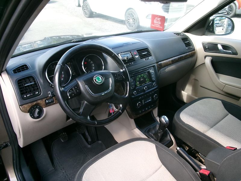 Škoda Yeti (2010) 2,0TDI 4x4 AC BT TEMP VÝHŘEV - fotka 24 z 29