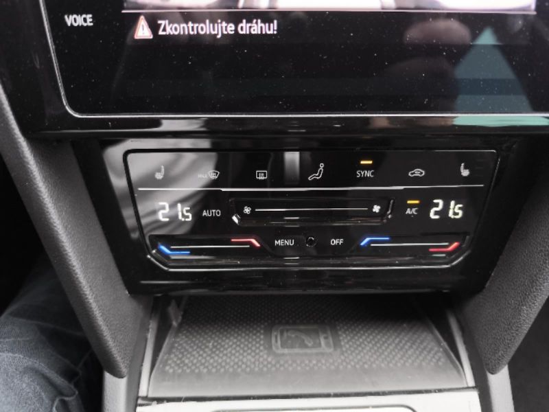 Volkswagen Passat 2.0TDi DSG  Business Premium - fotka 16 z 23