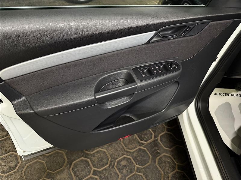 Volkswagen Sharan 2.0TDI 110kW 4MOTION MANUÁL 1M - fotka 14 z 38