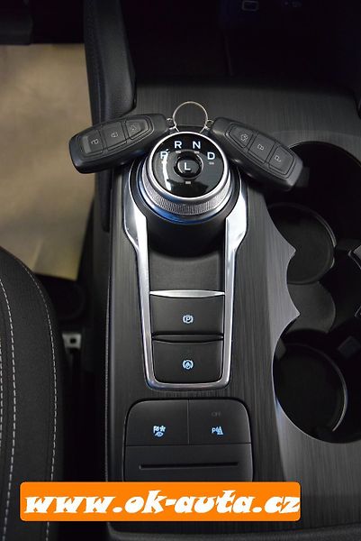 Ford Kuga 2.5 HYBRID TITANIUM 2023  - fotka 35 z 60