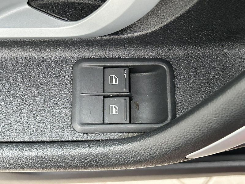Škoda Fabia 1.9 TDI Ambiente - fotka 10 z 25