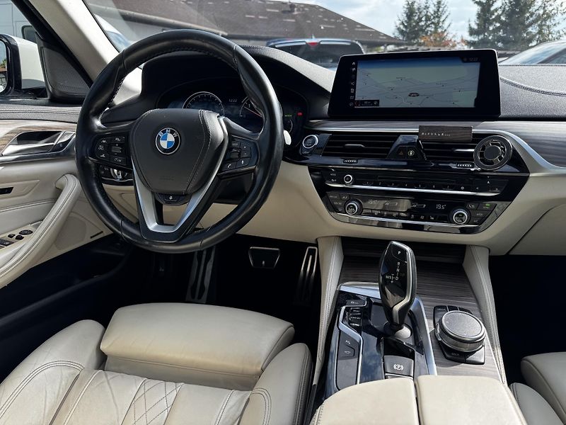 BMW Řada 5 (2018) 540D xDrive Luxury - CZ - fotka 14 z 28