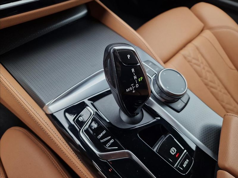 BMW Řada 5 520d Xdrive M-Sport ČR,1.Maj. - fotka 34 z 50